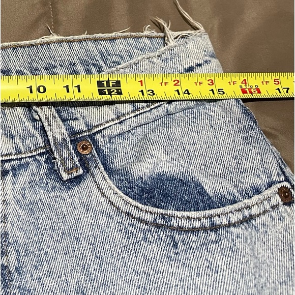 Vintage Levi 550 Relaxed Fit Distressed Jeans, Size 34x30 - Picture 10 of 12